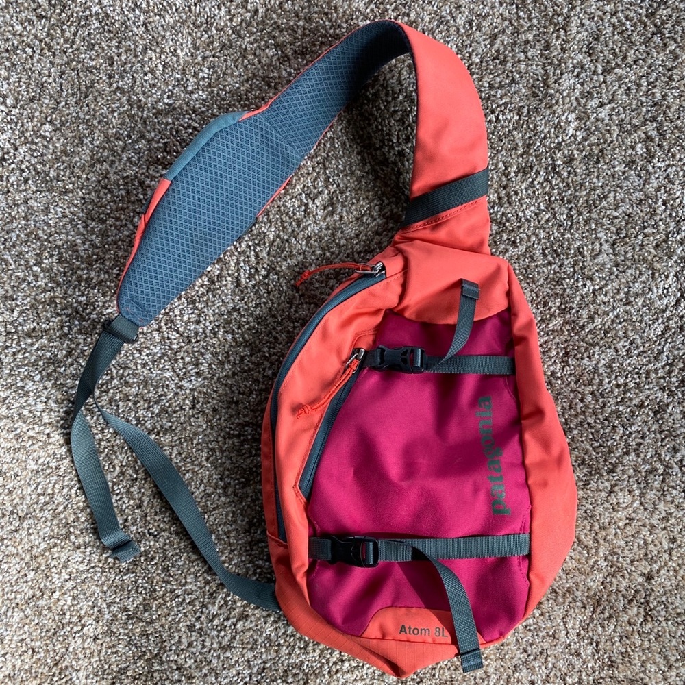 Patagonia Atom 8L sling bag